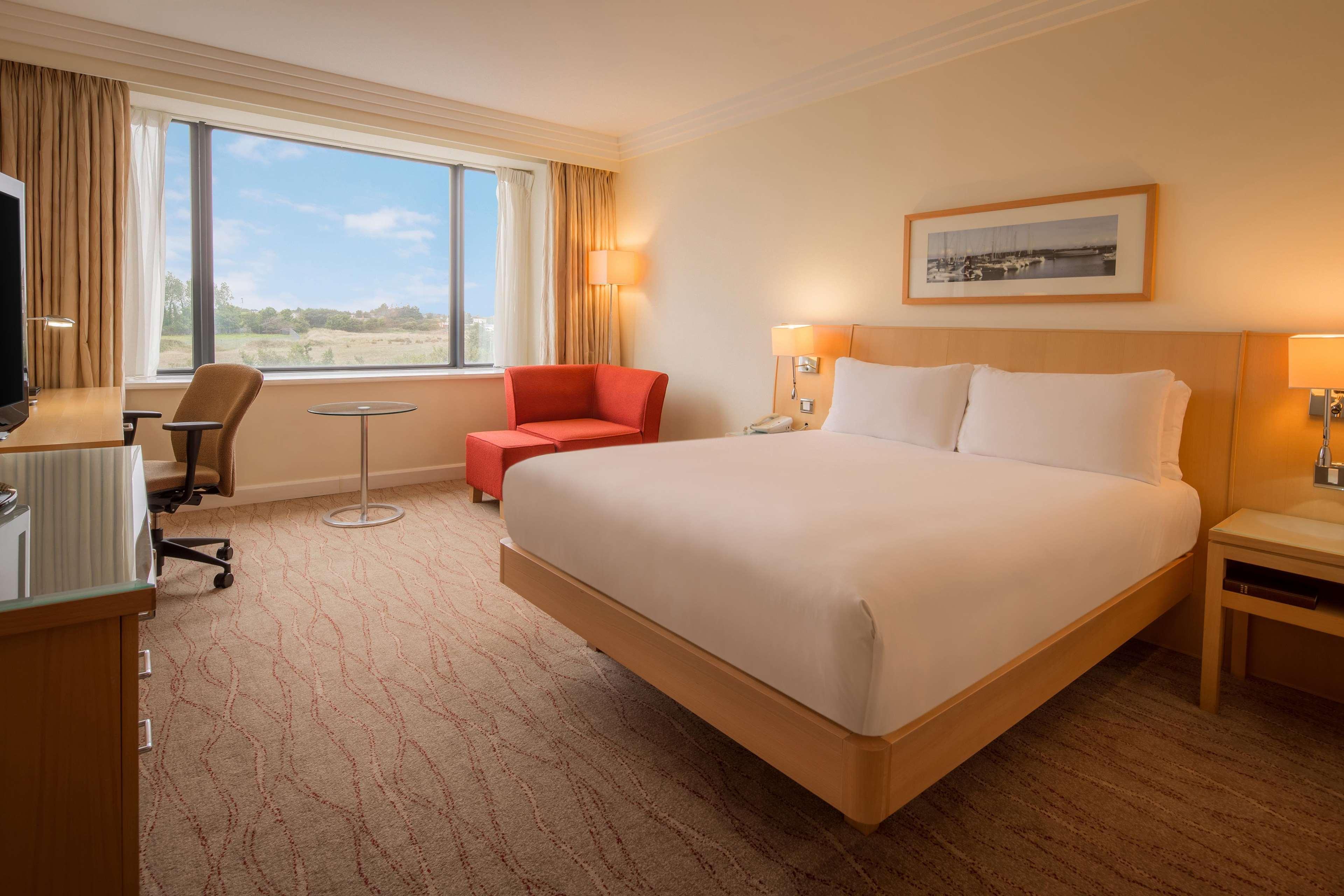 Hotel Hilton Dublin Airport Cloghran Exterior foto