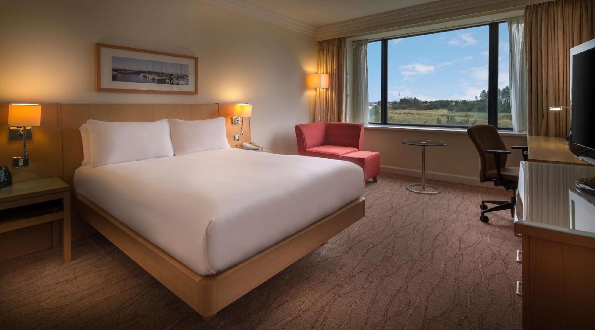 Hotel Hilton Dublin Airport Cloghran Exterior foto