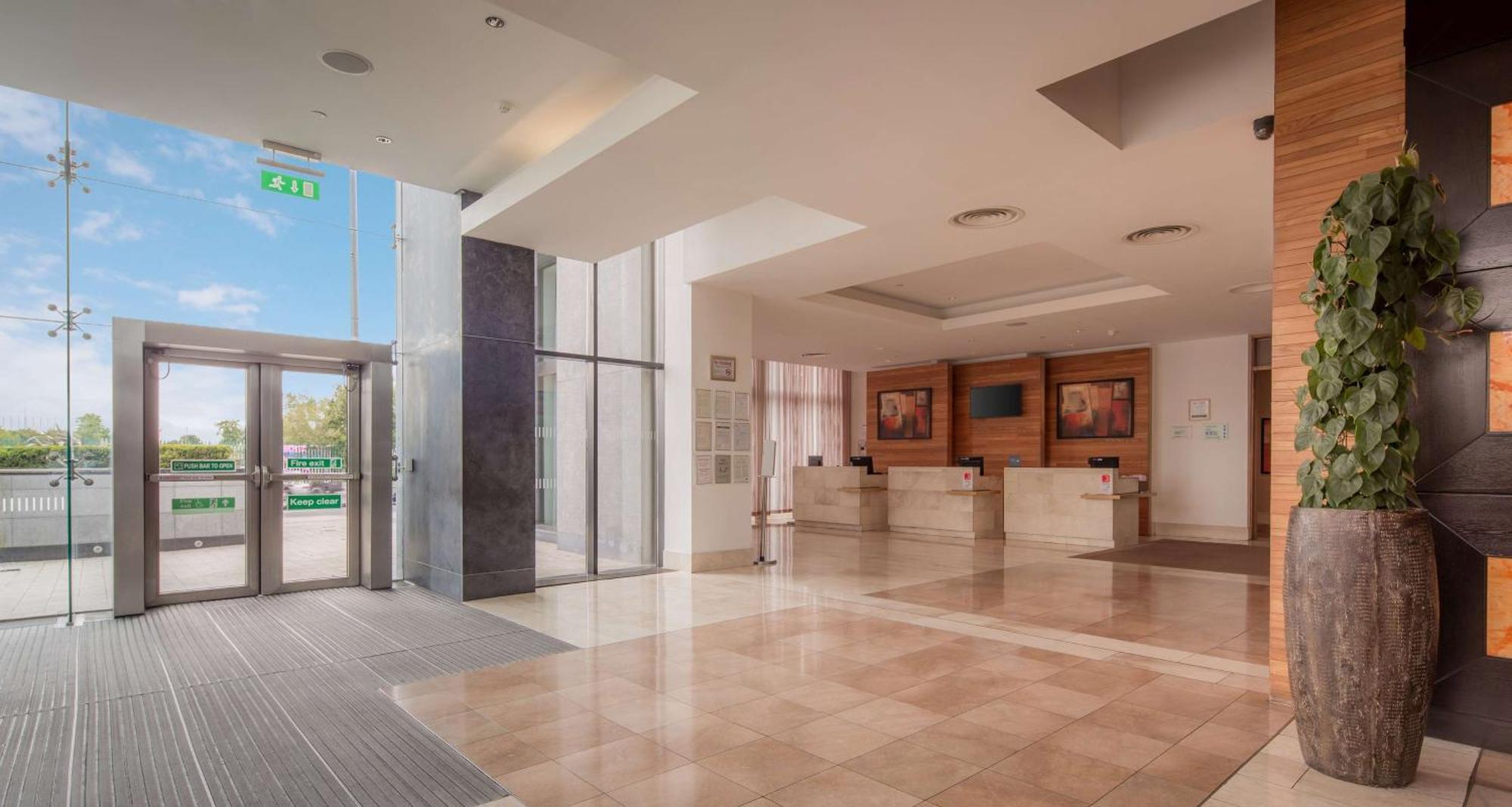 Hotel Hilton Dublin Airport Cloghran Exterior foto